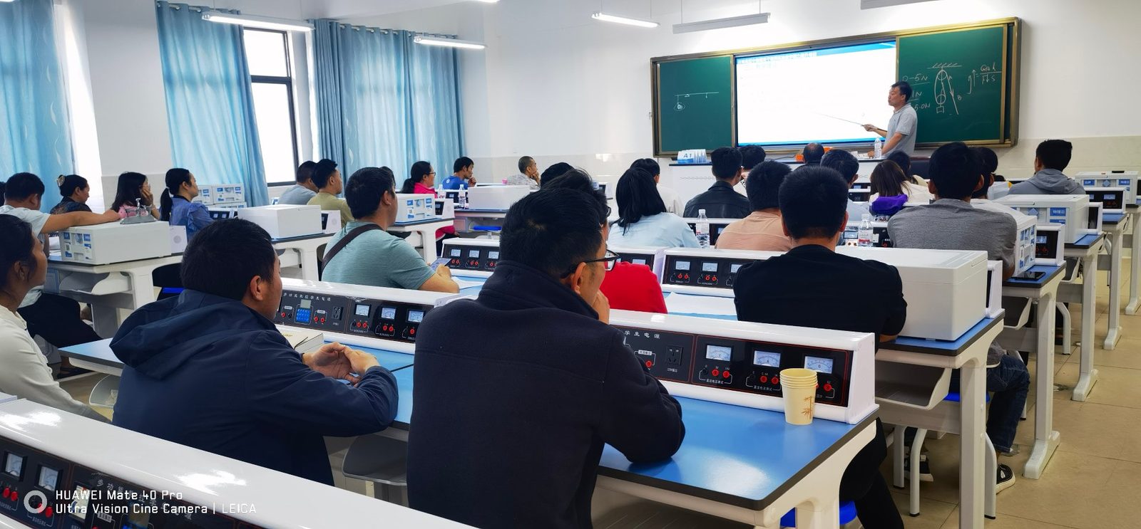 交付环节 · 到校培训 教师操作与维护培训项目现场